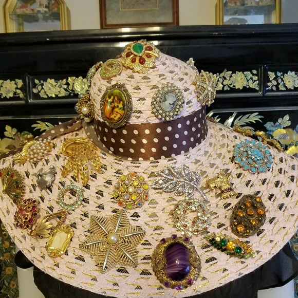 Take a wee Glance - Many Beauties Inside my closet. Some DESIGNER Names - Picture 1 of 8